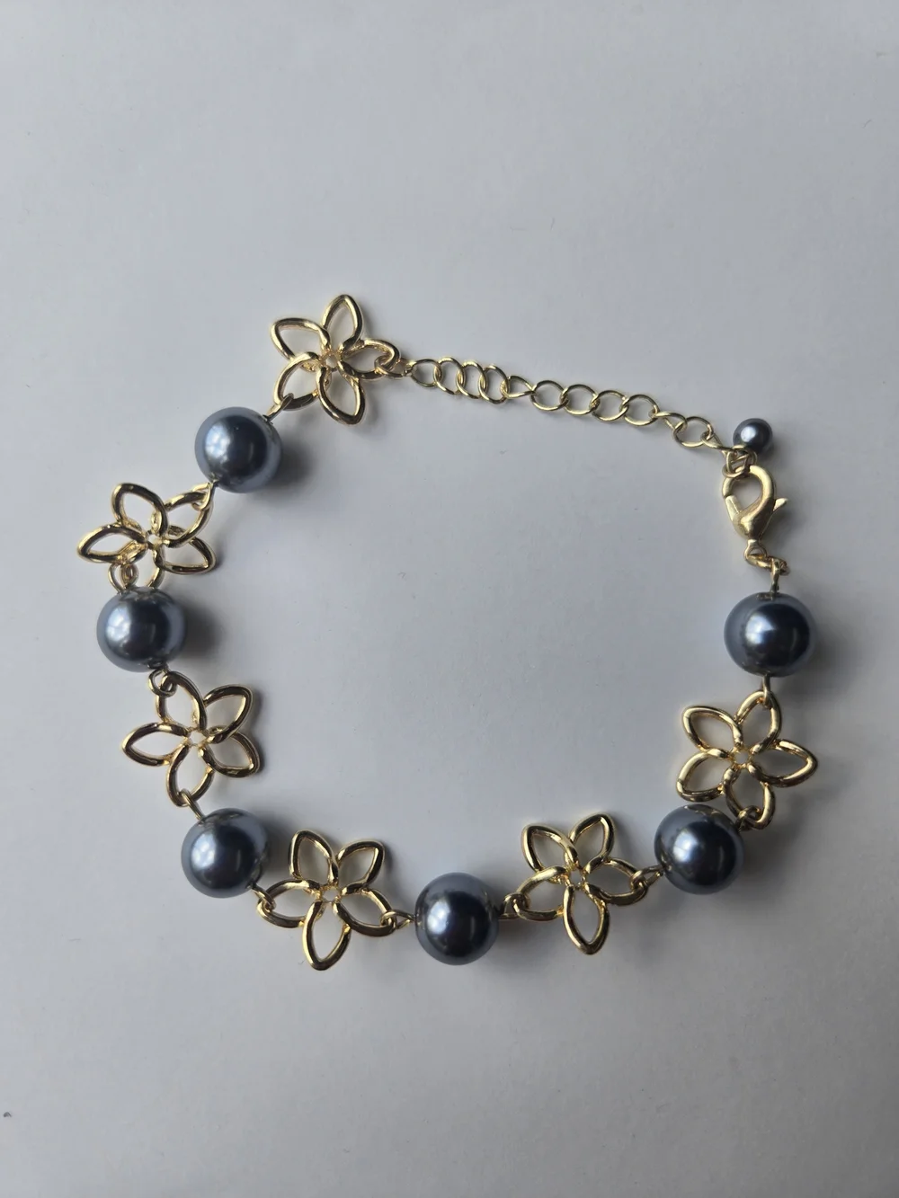 Chic Tropical Plumeria & Slate Grey Faux Pearl Fashion Bracelet